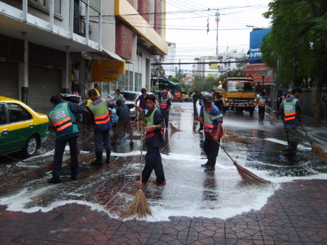 Street cleaners in Bangkok Street cleaners in Bangkok
