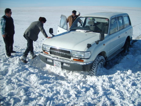 Car stuck in the snow – Mongolia Car stuck in the snow – Mongolia