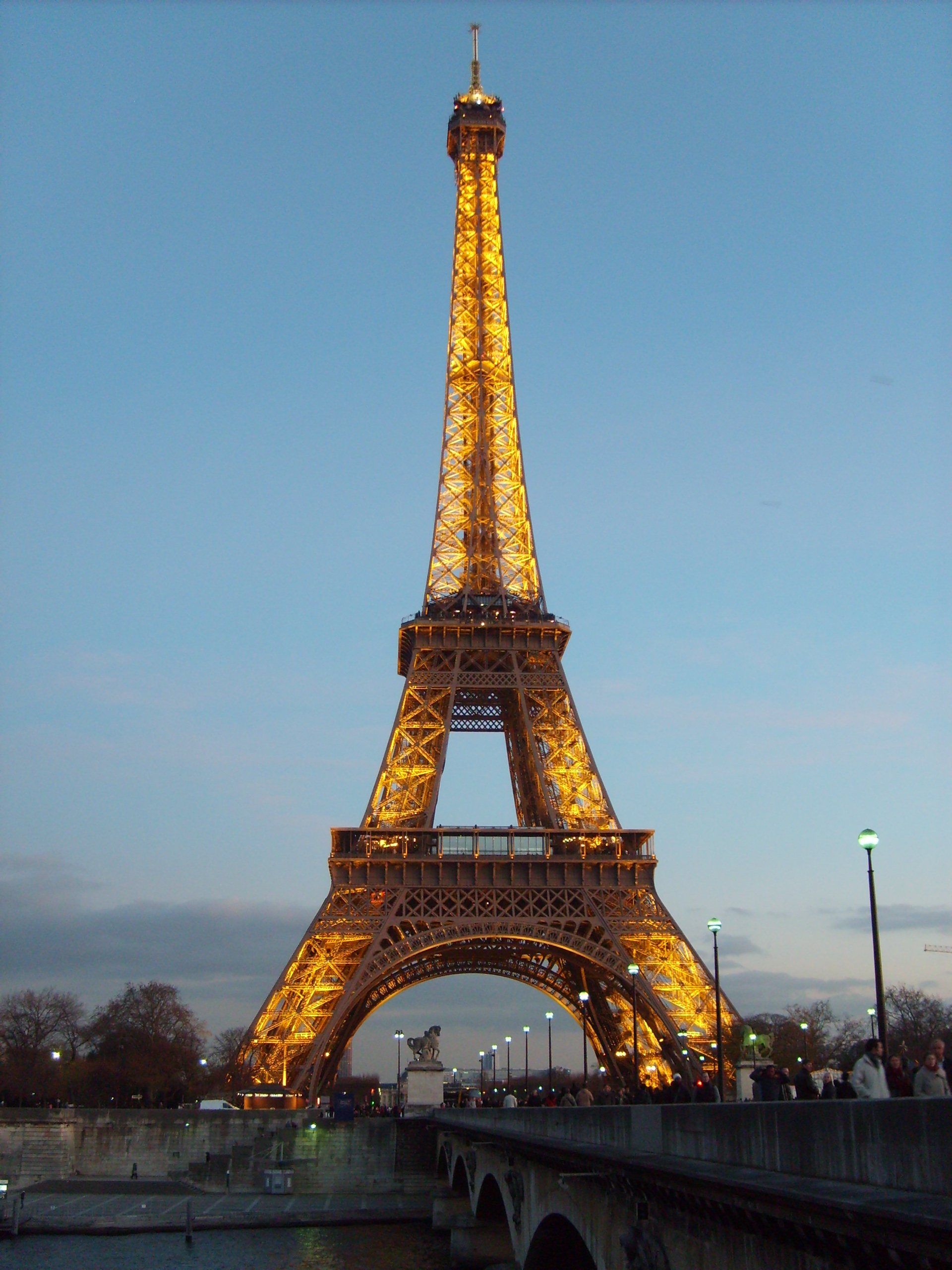 Torre Eiffel Illuminata A Parigi Fotografia Stock Gratis Libreshot
