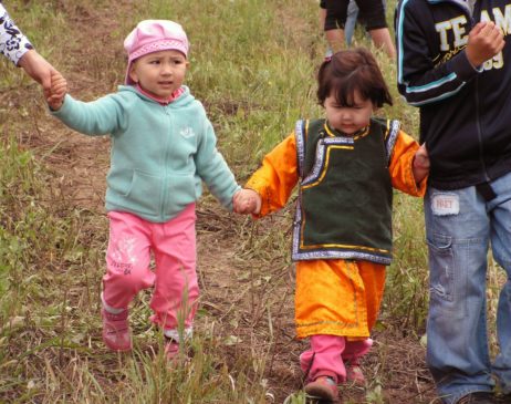 Babies going hand in hand Babies going hand in hand