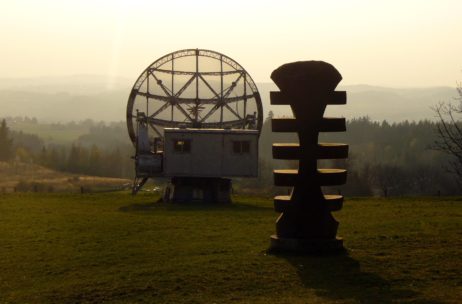 Statue and Radiotelescope Statue and Radiotelescope