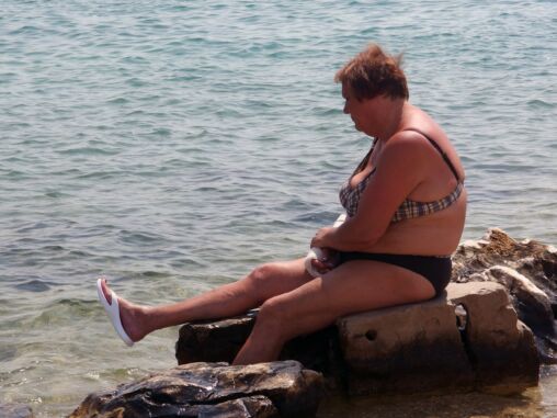 Senhora gorda no mar