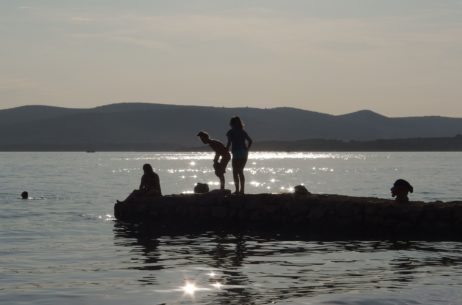 Girls Silhouettes On The Beach Girls Silhouettes On The Beach