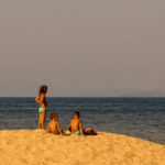 Children on the beach | Free stock photo