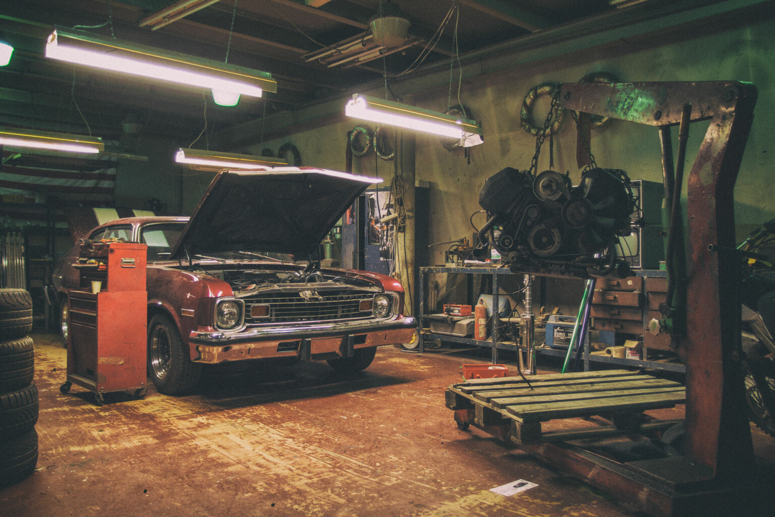 Car repair shop | Copyright-free photo (by M. Vorel) | LibreShot