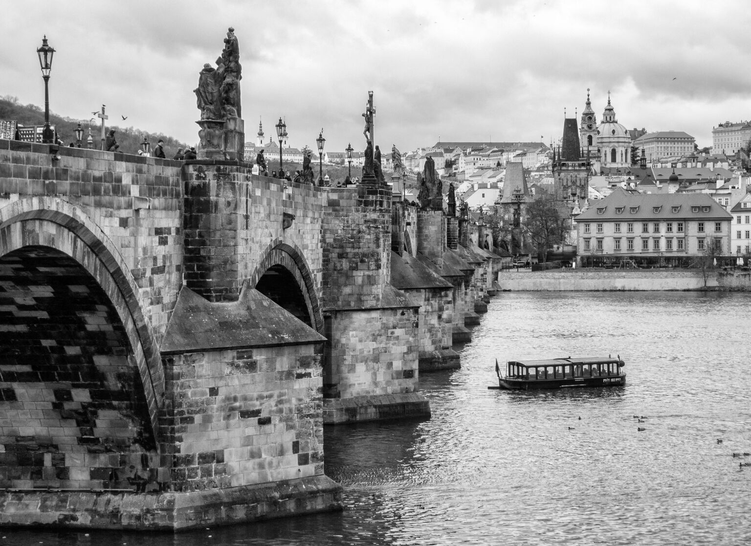 Charles bridge in Prague | Copyright-free photo (by M. Vorel) | LibreShot