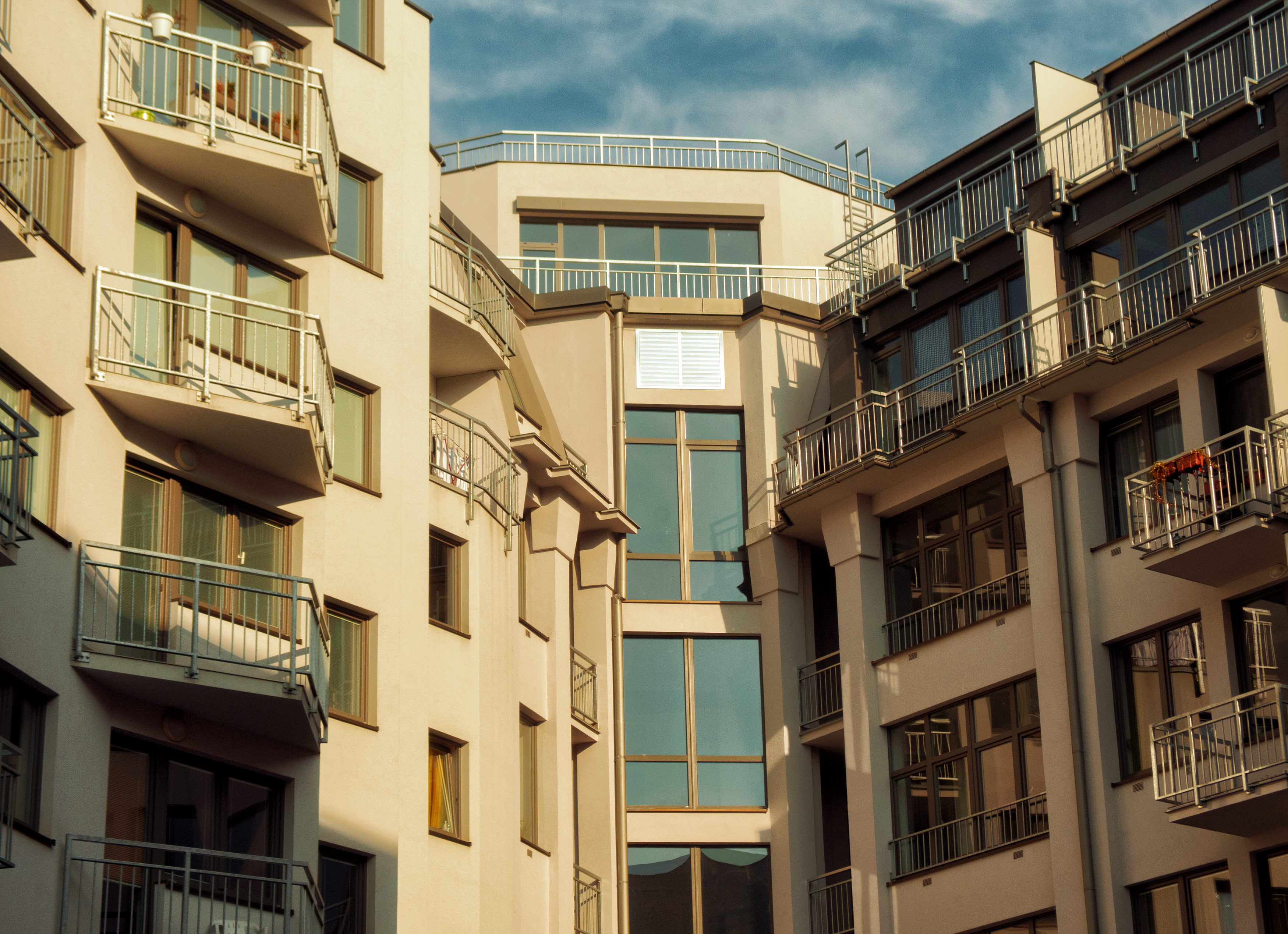 Modern apartment house | Copyright-free photo (by M. Vorel) | LibreShot