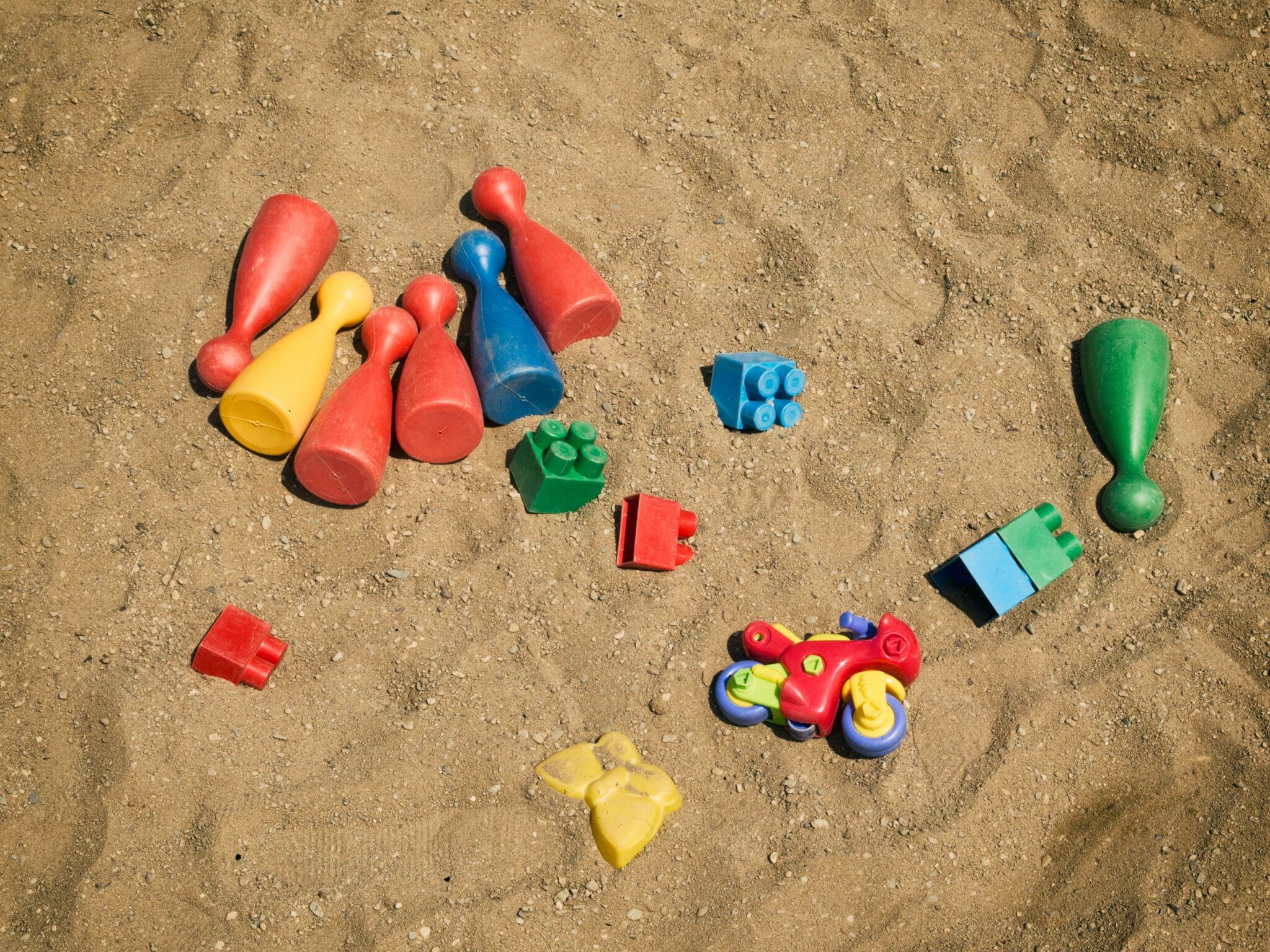 toy sandbox with lid