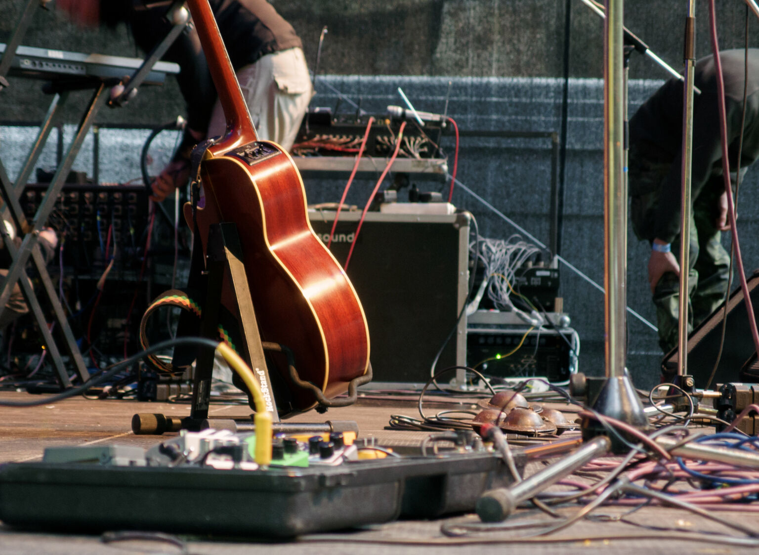 Guitar on a Concert Stage Copyrightfree photo (by M. Vorel) LibreShot