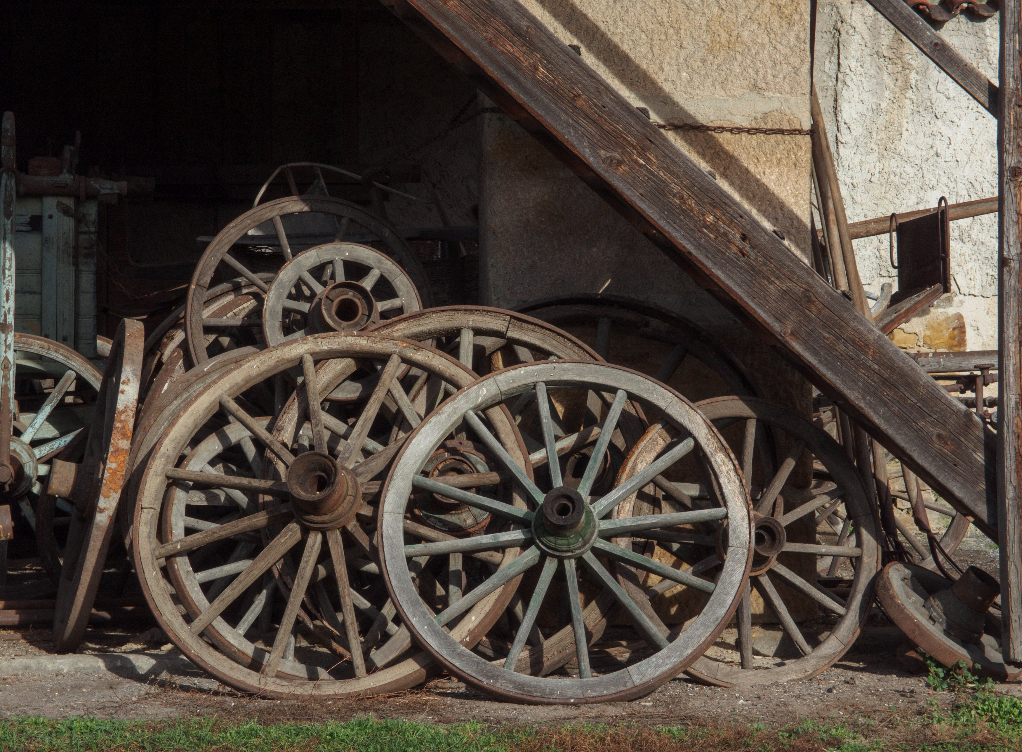 Wooden Wagon Wheels On Farm | Copyright-free photo (by M. Vorel