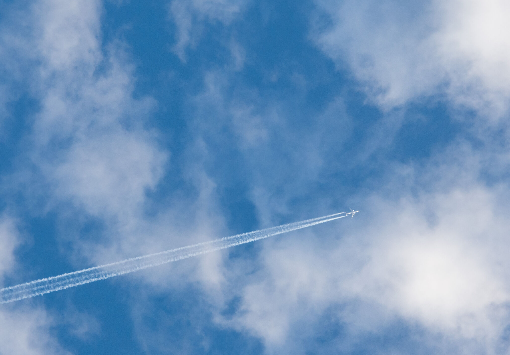 Airplane On The Cloudy Sky Copyrightfree photo (by M. Vorel) LibreShot