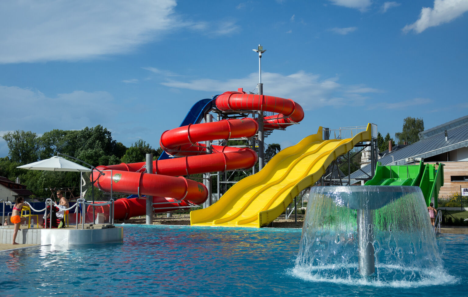 Aquapark Sliders With Pool | Copyright-free photo (by M. Vorel) | LibreShot