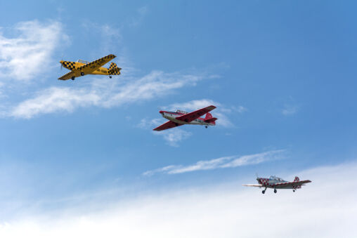 Avions acrobatiques en formation
