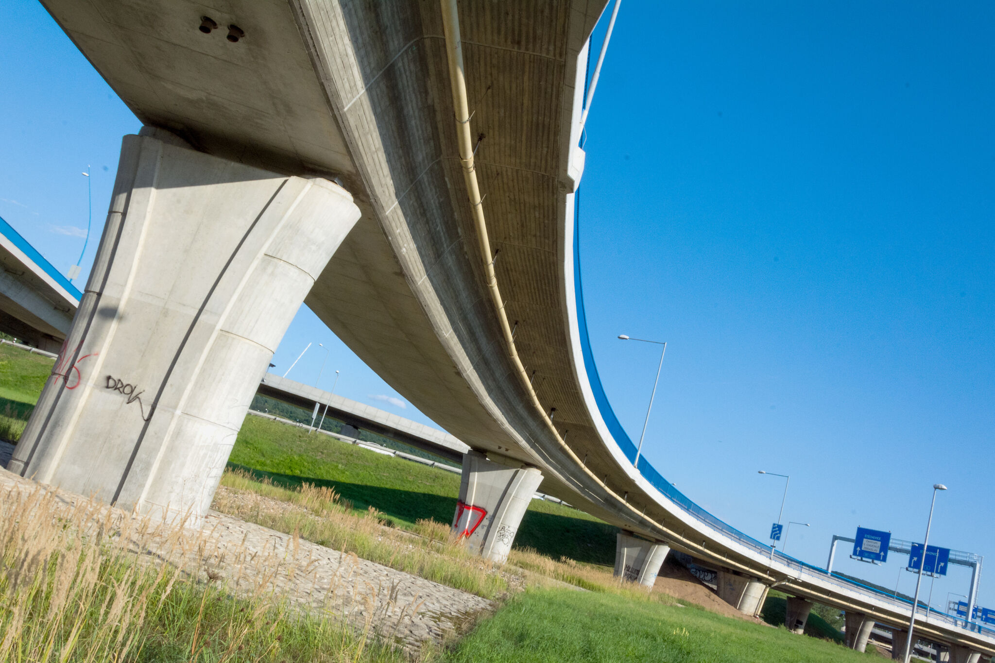 Highway Bridge Overview Highway Bridge | Copyright-free photo (by M. Vorel) | LibreShot