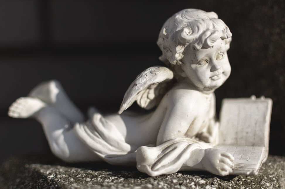 Statue of an Angel on a Grave | Copyright-free photo (by M. Vorel ...