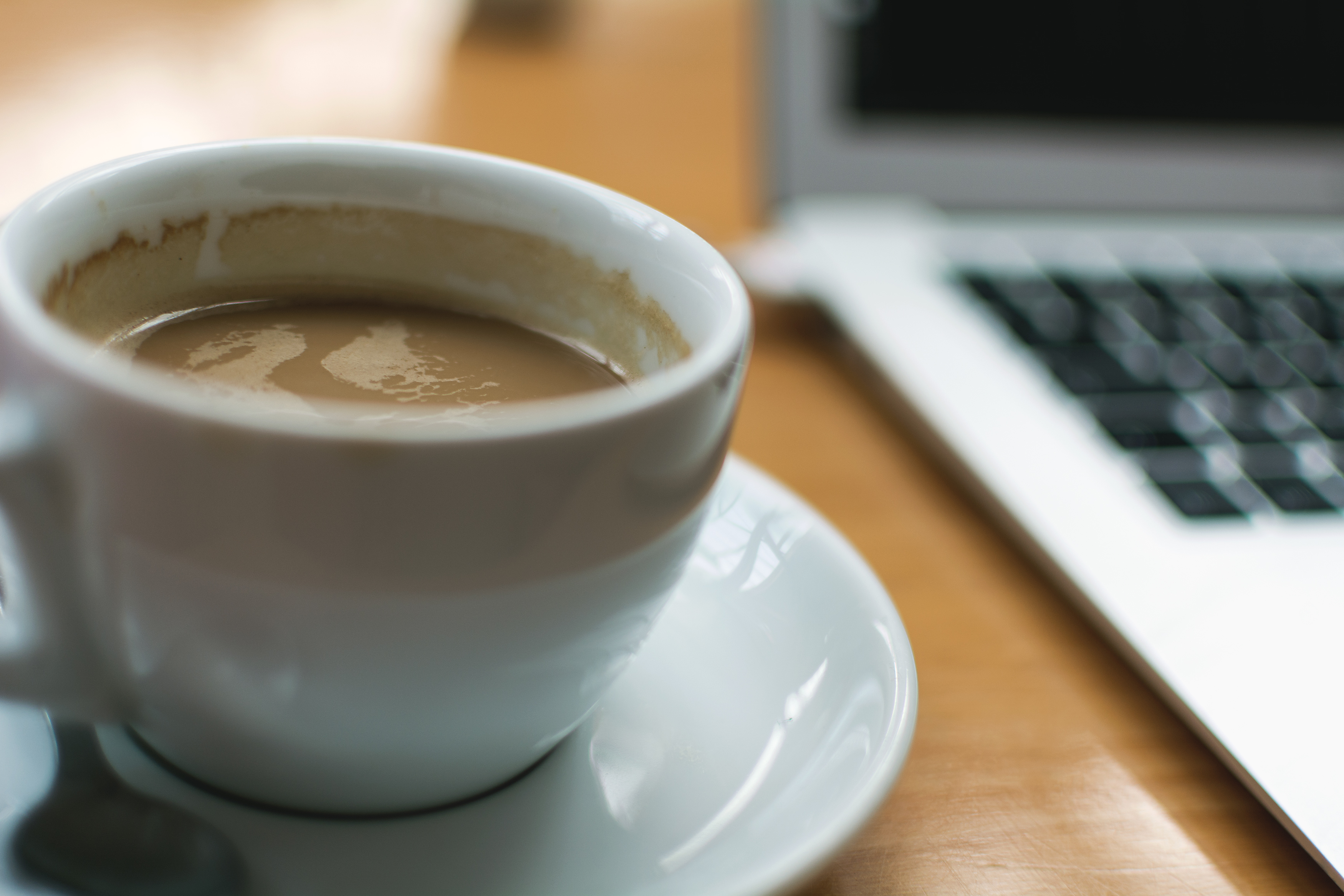 Kaffee Und Laptop Kostenloses Foto Auf Lager Libreshot