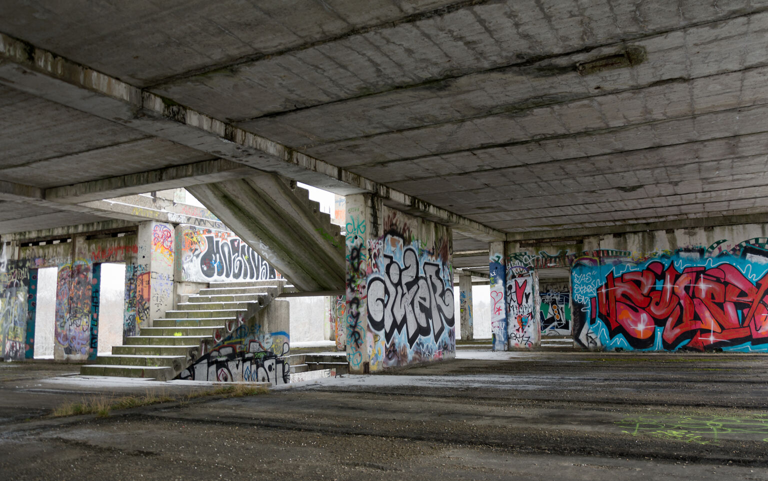 Urbex - Urban Exploration | Copyright-free photo (by M. Vorel) | LibreShot