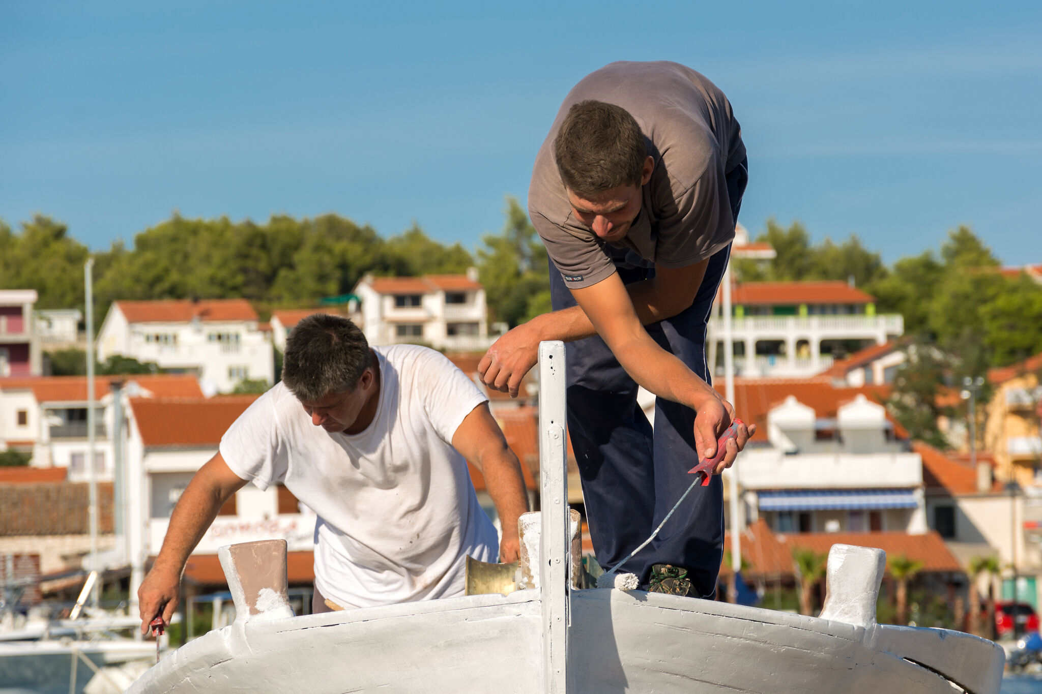 workers-in-harbor-free-stock-photo-libreshot