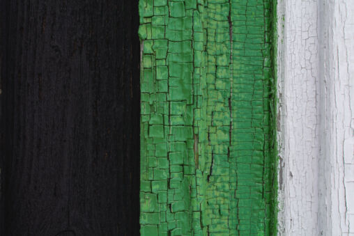 Pintura rachada na madeira