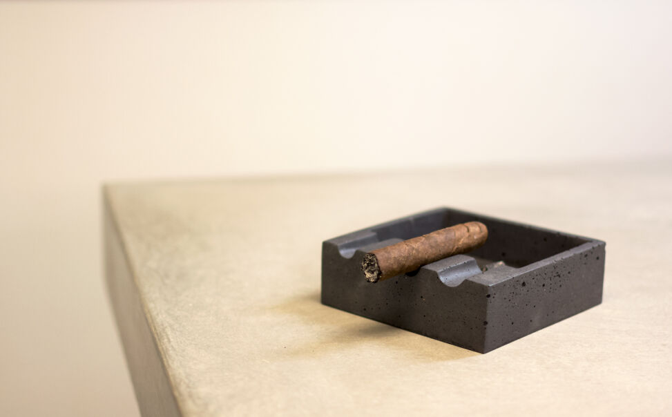 cigar-in-ashtray-973x604.jpg