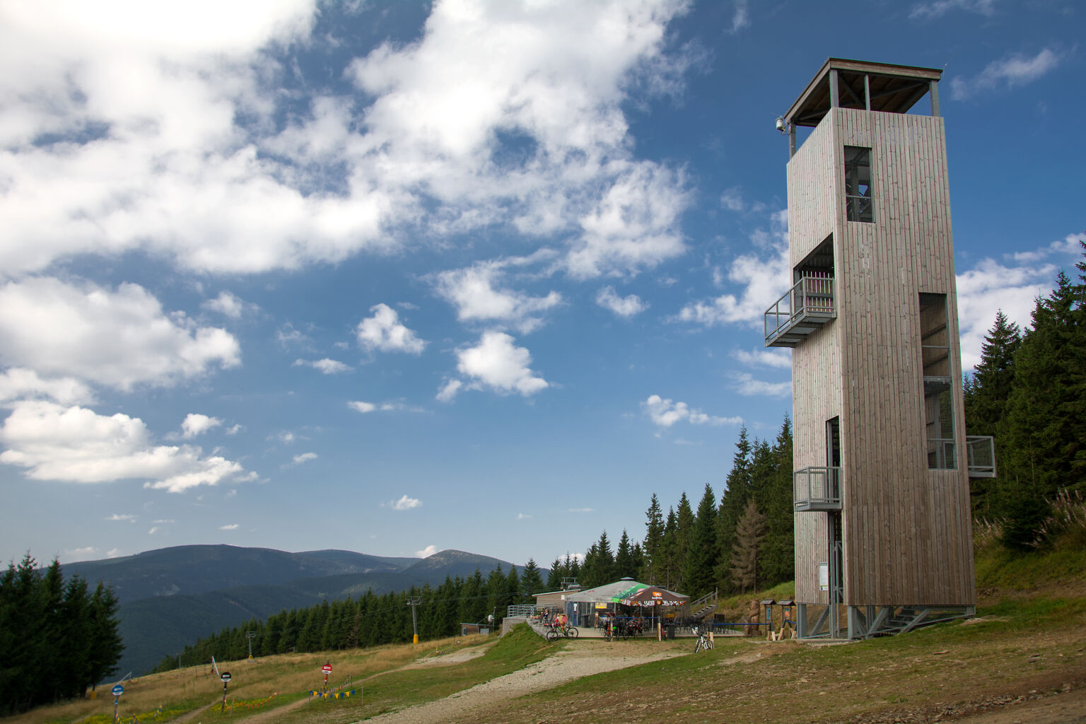 Mountain lookout tower Copyrightfree photo (by M. Vorel) LibreShot