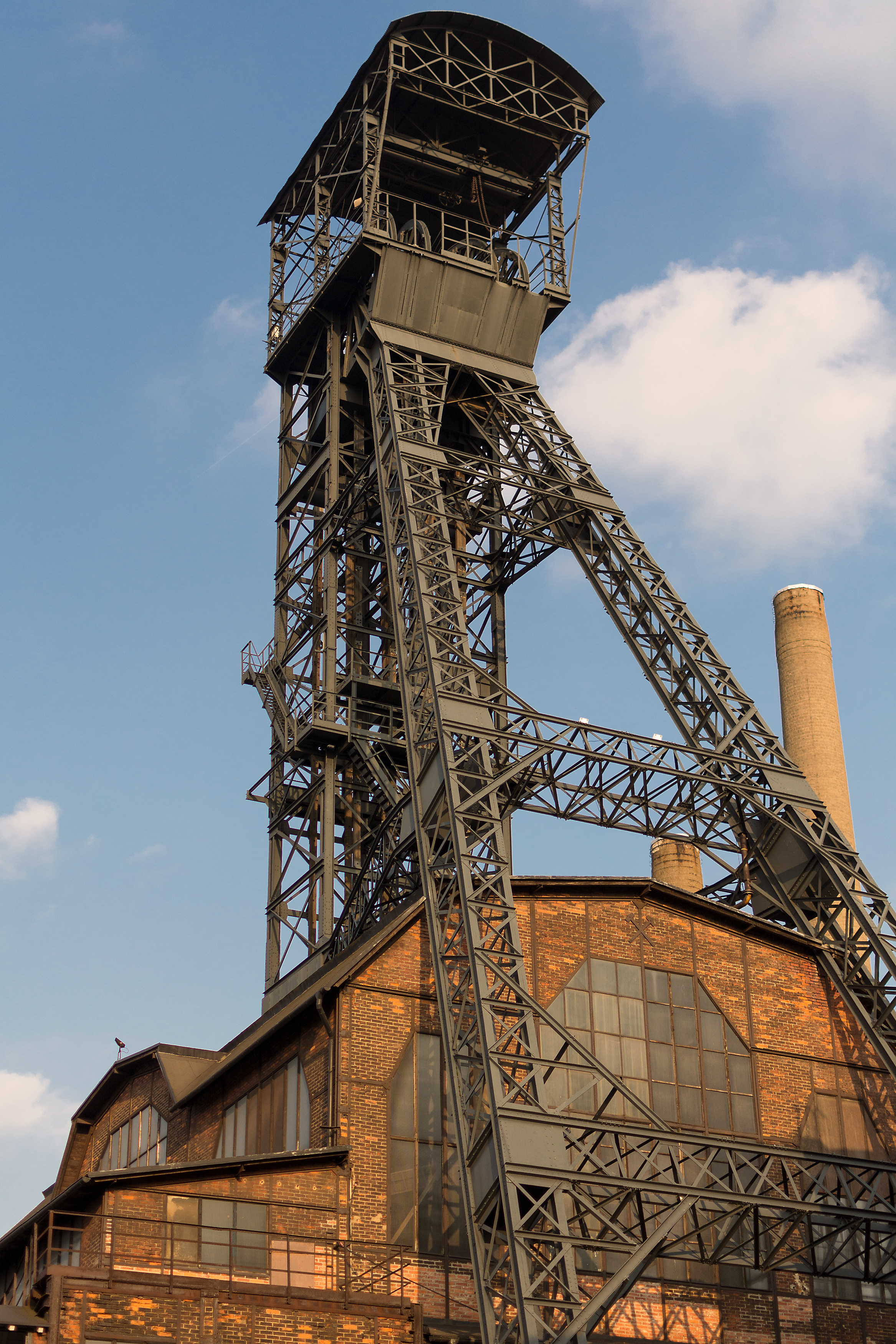 Mining tower | Copyright-free photo (by M. Vorel) | LibreShot