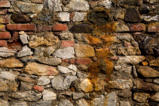 Beau vieux mur de pierre et de brique