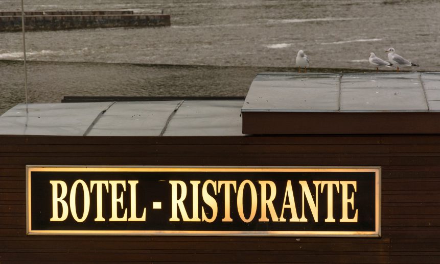 Botel - River Hotel and Restaurant