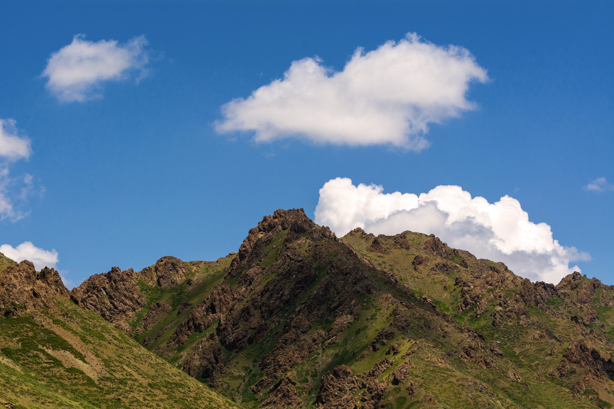 mountain-and-sky-clouds-2048x1365.jpg